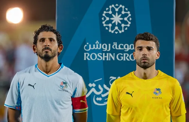 لاكازيت يمنح نيوم التقدم أمام ضمك في الشوط الأول بمشاركة أحمد حجازي 
