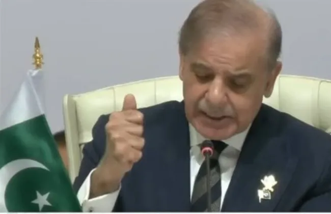 رئيس وزراء باكستان يدعو لوقف إطلاق النار بغزة وتعليق عضوية إسرائيل بالأمم المتحدة 
