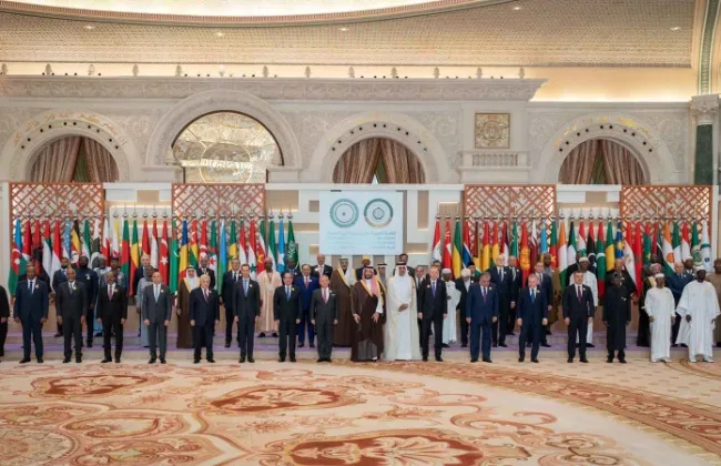 القمة العربية الإسلامية فى الدوحة تختتم أعمالها باعتماد البيان الختامى 