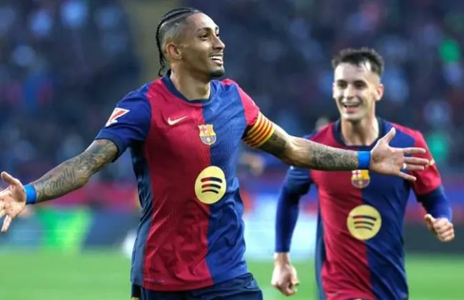 برشلونة يفوز على ريال سوسيداد ويخطف صدارة الدوري الإسباني 
